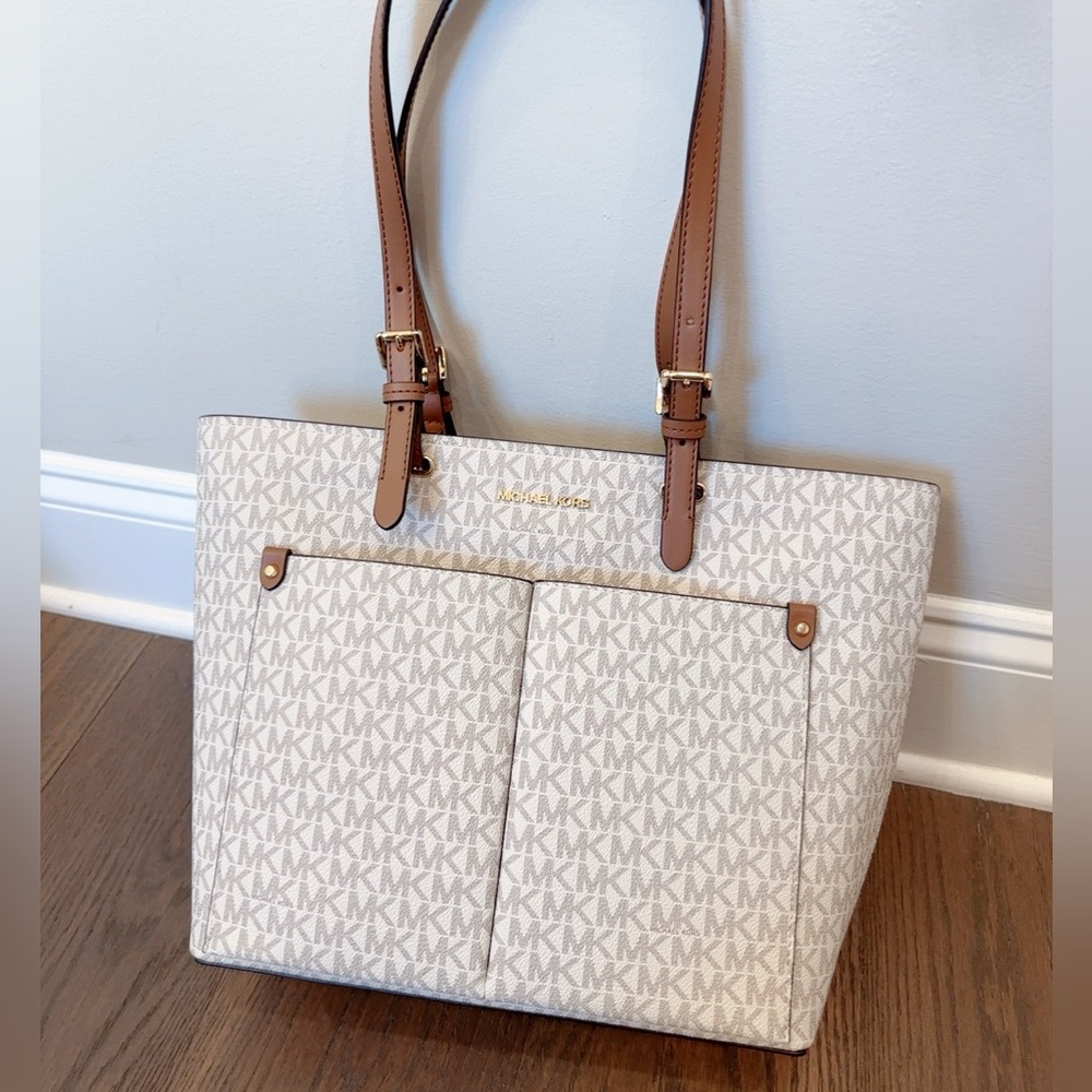 NWT Michael Kors JET SET TRAVEL  35F3GTVT3B Signature Beige and Brown Tote